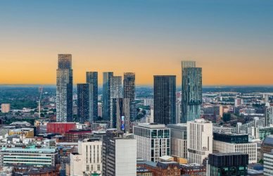 Students searching for part time jobs Manchester in the city center